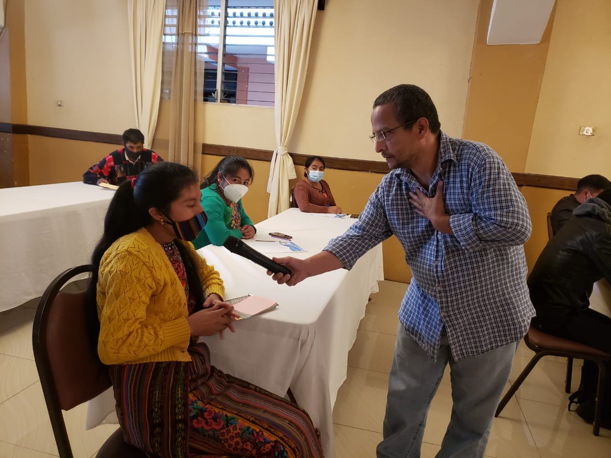 PSPCGuate's tweet photo. "La política es un arte y es una ciencia, conocer de ella, practicarla e  involucrarse es fundamental" Secil De León , licenciado en relaciones internacionales del equipo de formadores de la #PlataformaSocialDelPoderCiudadano https://t.co/AhUlTLxNpw