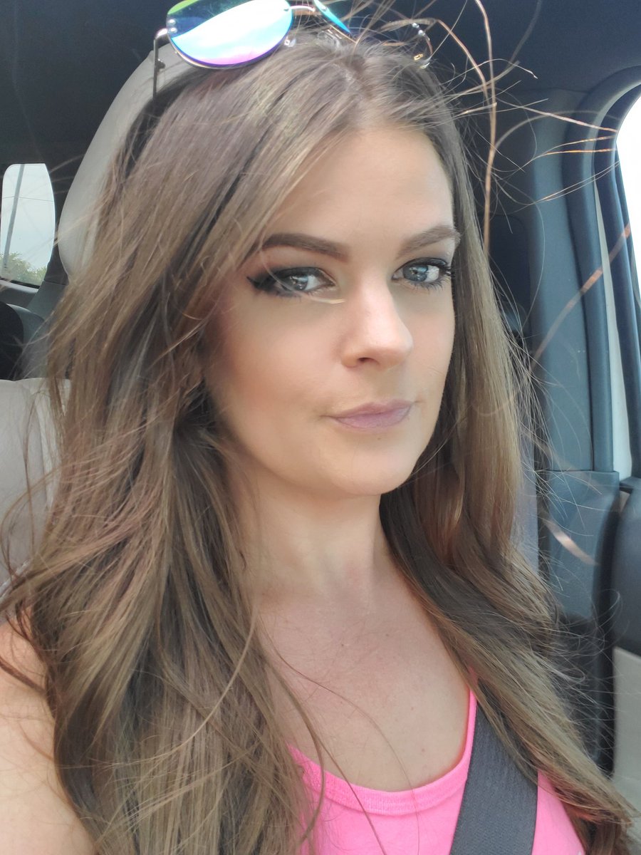 TheShelbyH's tweet photo. Happy Saturday! #filtervsnofilter 

Which one looks better?? https://t.co/LZDEsTzEIa