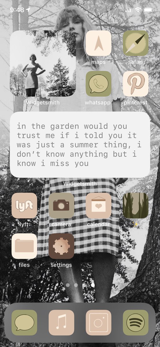 FabulousFauna's tweet photo. well I made the iOS pack so you can check it out on my Etsy shop ✨💕 #Folklore #homescreenios14 https://t.co/yAtSM6afIK