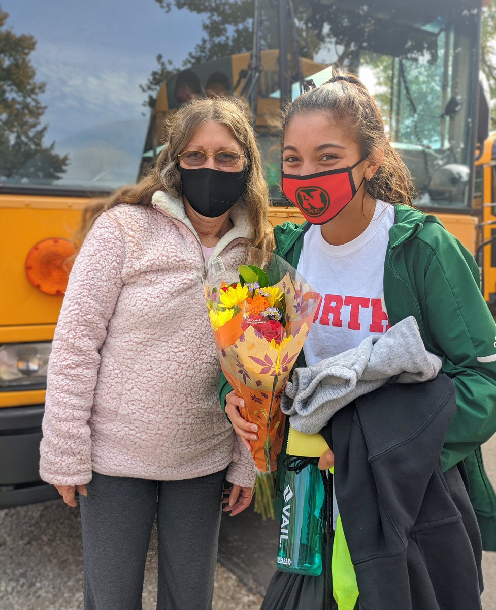 LNXC's tweet photo. Thank you to our amazing bus driver who went out of her way to buy our first place finisher, Brielle Vail, a bouquet of flowers! We appreciate all you do! @ltgoodnews @lnwildcats @LNHSwildcats https://t.co/CHEbW4TiLY