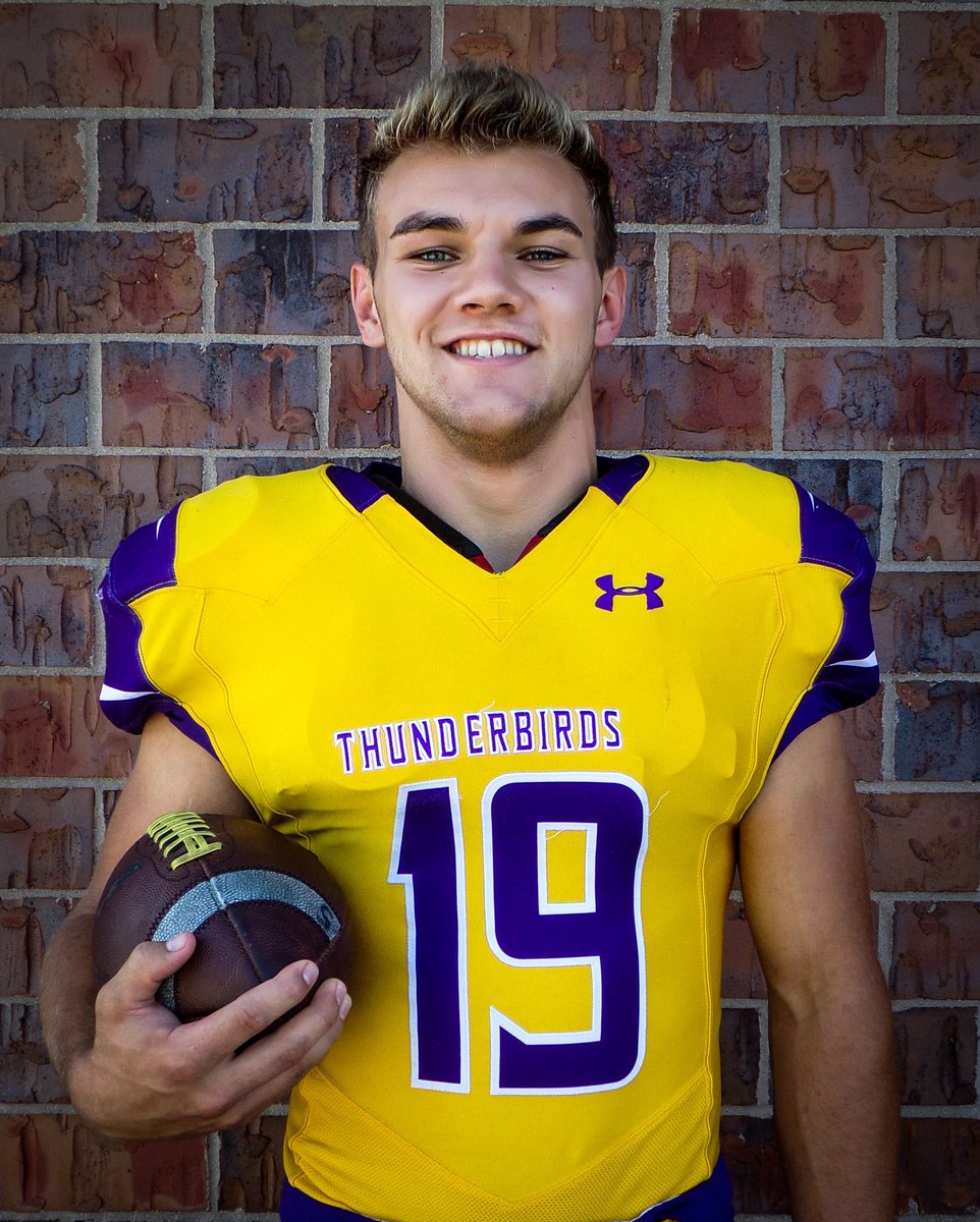 ChristyPie_75's tweet photo. Just a little #SeniorSaturday action @BellevueWestFB @PigsInPurple https://t.co/hWYKbNoXeG