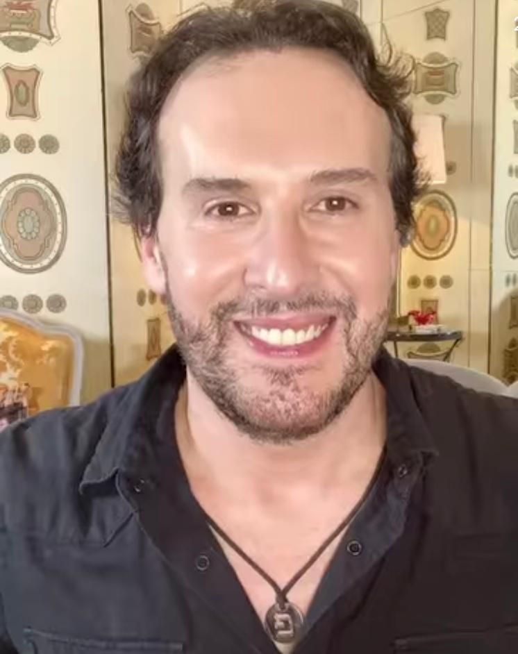 ChiceFashion's tweet photo. Chic e Fashion: Marcos Proença celebra aniversário com pedido dife... https://t.co/Ey2nVVCBrz https://t.co/zyJqcBWRj9
