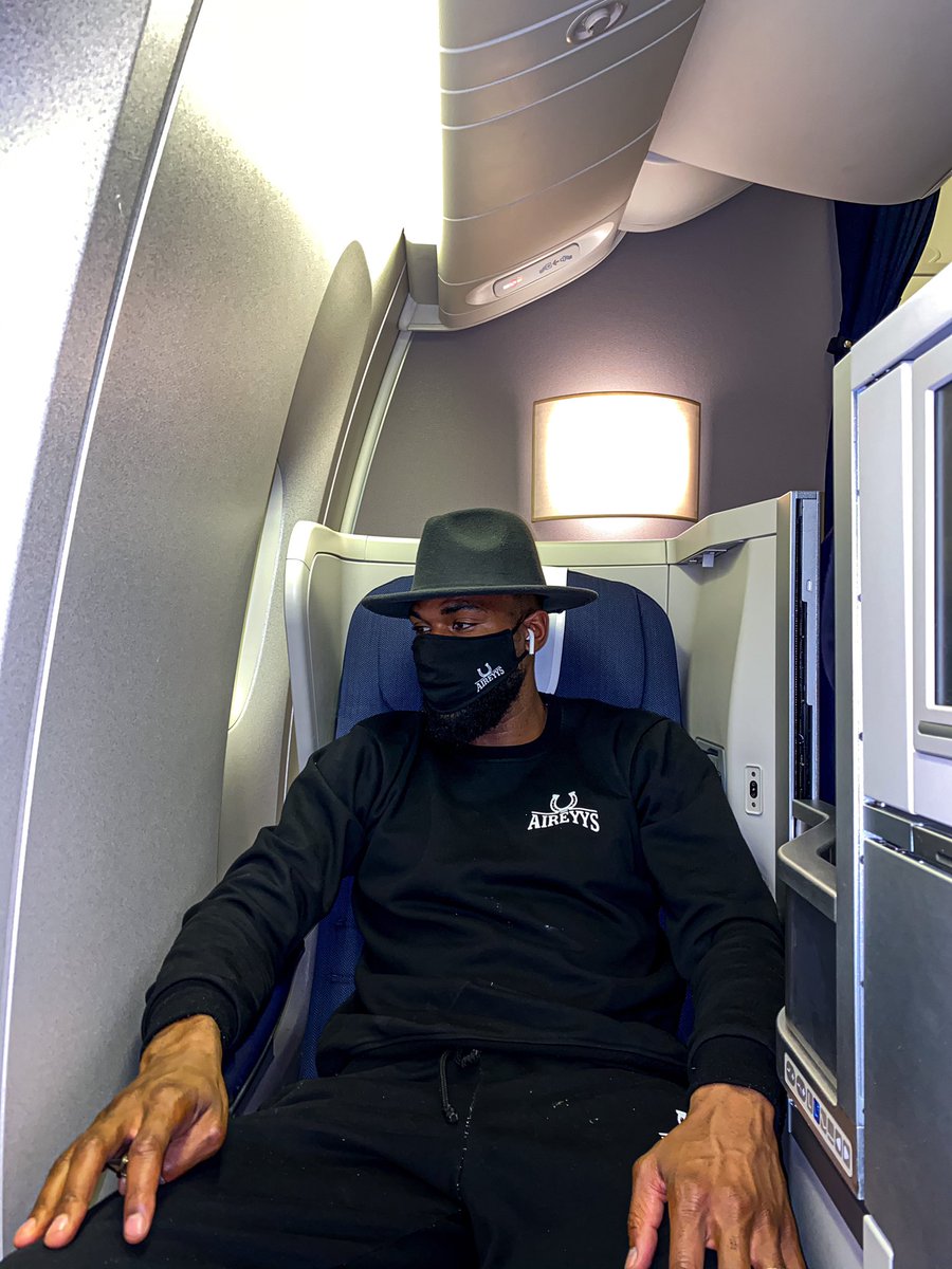 aireyys's tweet photo. “Premium us we are your cabin” ✈️ 😂
#lastone https://t.co/cMtESfmtuL