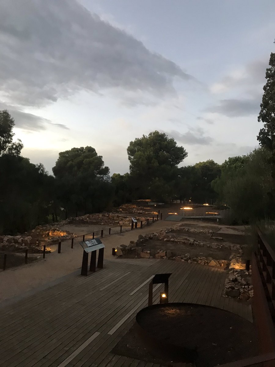 ARojasRabaneda's tweet photo. Un plaer haver explicat allò que sabem del poblat ibèric de Sant Sebastià de la Guarda i gaudir una vegada més d’un espai espectacular. Un jaciment excavat des de la @UdGLletres 20è Cap de setmana ibèric #csi_ibers #arqueologia #Palafrugell https://t.co/g773rSlRwX