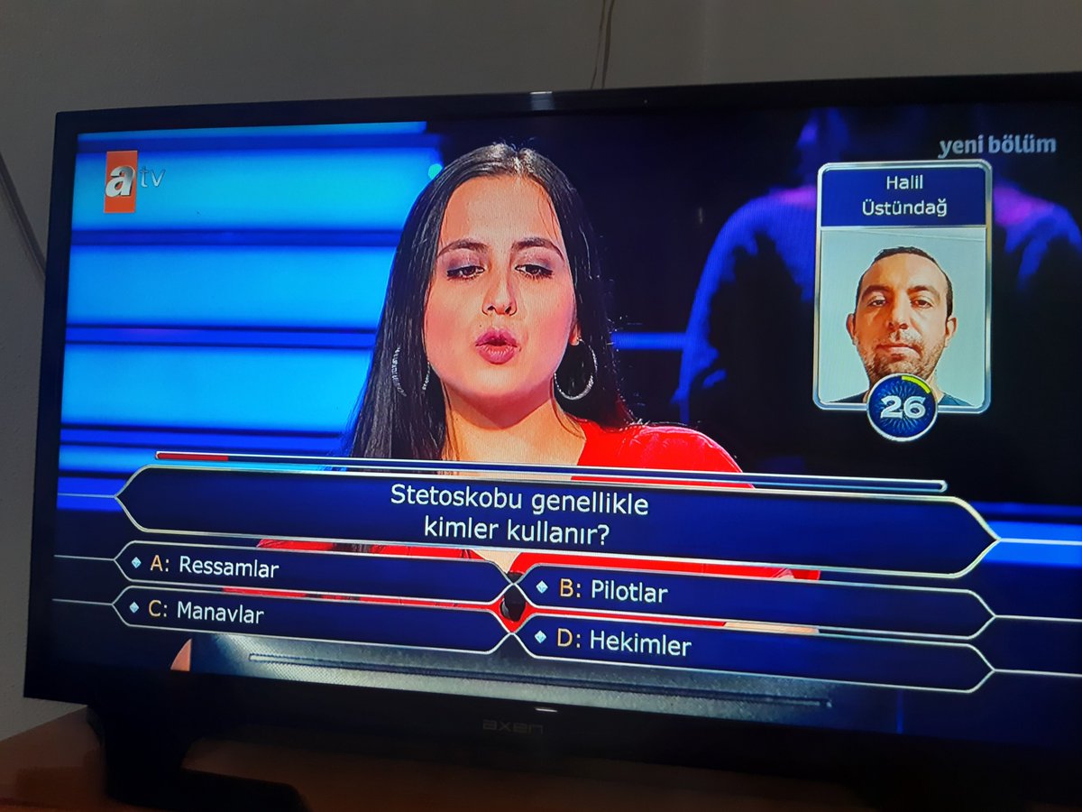 stetoskopu kimler kullanir sorusuna telefon jokeri kullandı bir de hocasını aradı.Kenan imirzalıoğlu da sen hasta olmuşsundur illaki doktora gittiğinde göğsünü doktorlar dinliyo o aletin adı stetoskoptur.Ben en son bu bilgiyi ilk okul 1 de almıştım. Kız üni okuyo
 #FBvFKG