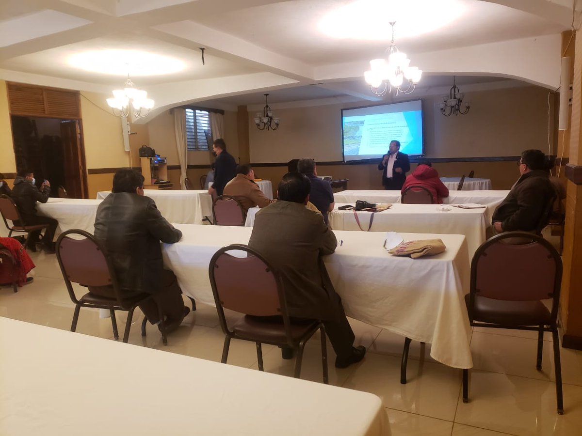 PSPCGuate's tweet photo. "Sin formación y capacitación estamos condenando a las futuras generaciones", José Coxaj, economista y formador del equipo de la #PSPC hoy abordando problemas socioeconómicos durante la jornada de #formación en #Totonicapán https://t.co/WqS8sTiuih