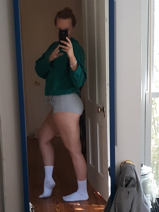 Growin those quads https://t.co/kyx36JHZ15<a href="/tag/swole"class="tags"><span>#swole</span></a>