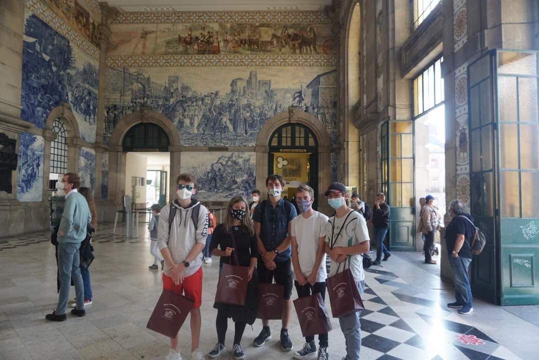 MobilityFriends's tweet photo. 👉 Our friends from Czech Republic 🇨🇿 visited Porto and tasted Porto Wine 🍷
#culturaltrips #porto #mobilityfriends #mobilityfriendscampus #portugal #barcelos #braga #funchal #minhoregion #madeiraisland #erasmusplus #vetprojects #ka1 #ka2 #ka3 https://t.co/VIFIG7lmV3
