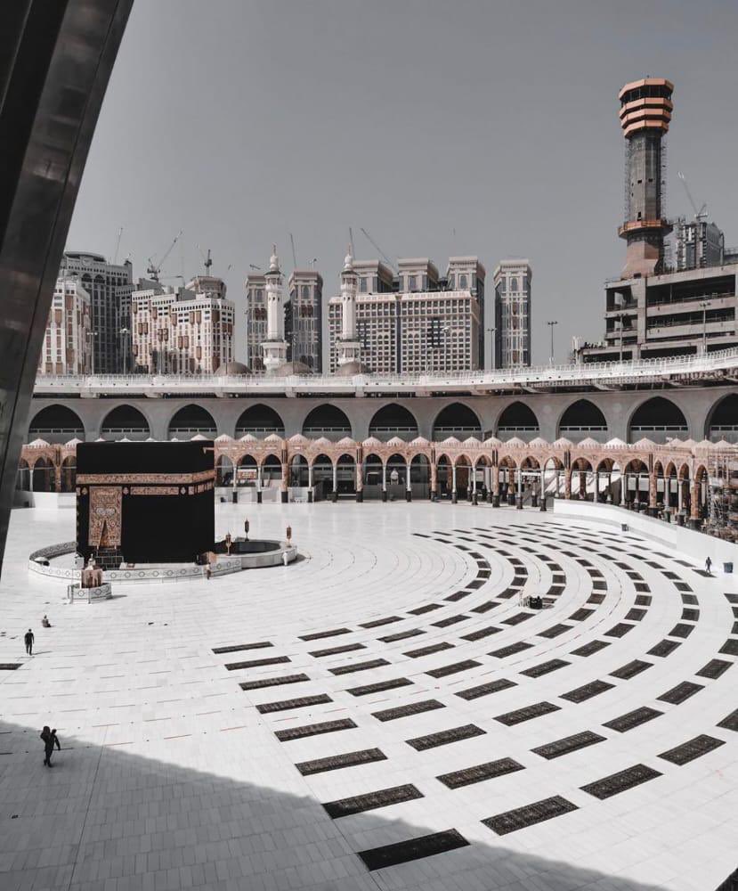 rxo70's tweet photo. غداً تطوفٌ بكِ الأجسادٌ من ولهٍ 
تقبّل الرُكنَ والأستارَ والحجرا ❤️

 #الاسيويه_صعبه_قويه https://t.co/tLgIsHFdRq