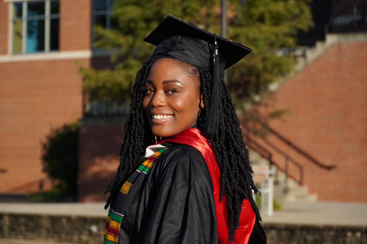 aleicia_simpson's tweet photo. “She believed she could so she did just that” ✨🎓 https://t.co/oePFTzdlMD