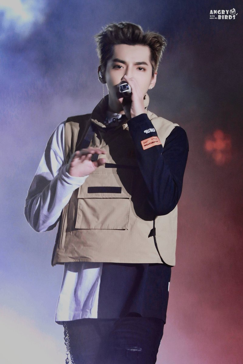 Kris_Colombia's tweet photo. [PREVIEW] 201003

#KrisWu en "Phoenix Music Festival" en Qingdao.

Cr. angrybirds

- Caro 

#Testing #WuYiFan #KrisWu @KrisWu #KrisWuTesting https://t.co/7MDYCYd58v
