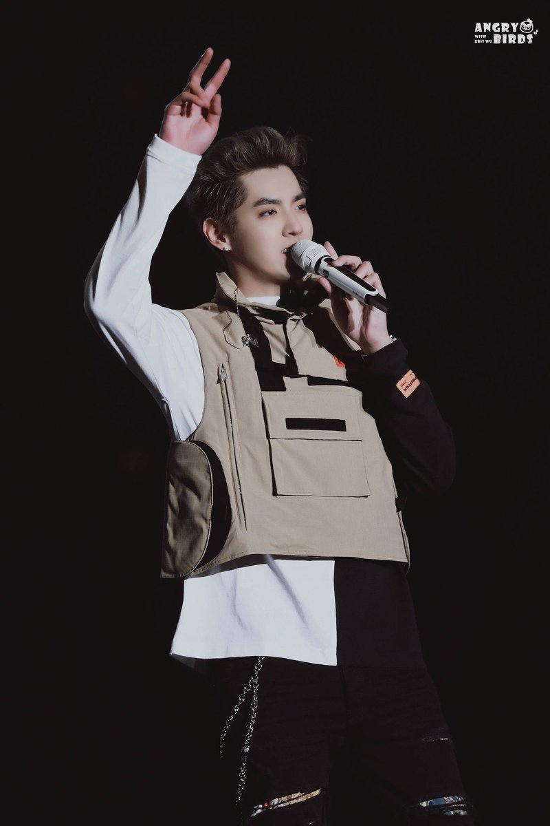 Kris_Colombia's tweet photo. [PREVIEW] 201003

#KrisWu en "Phoenix Music Festival" en Qingdao.

Cr. angrybirds

- Caro 

#Testing #WuYiFan #KrisWu @KrisWu #KrisWuTesting https://t.co/7MDYCYd58v