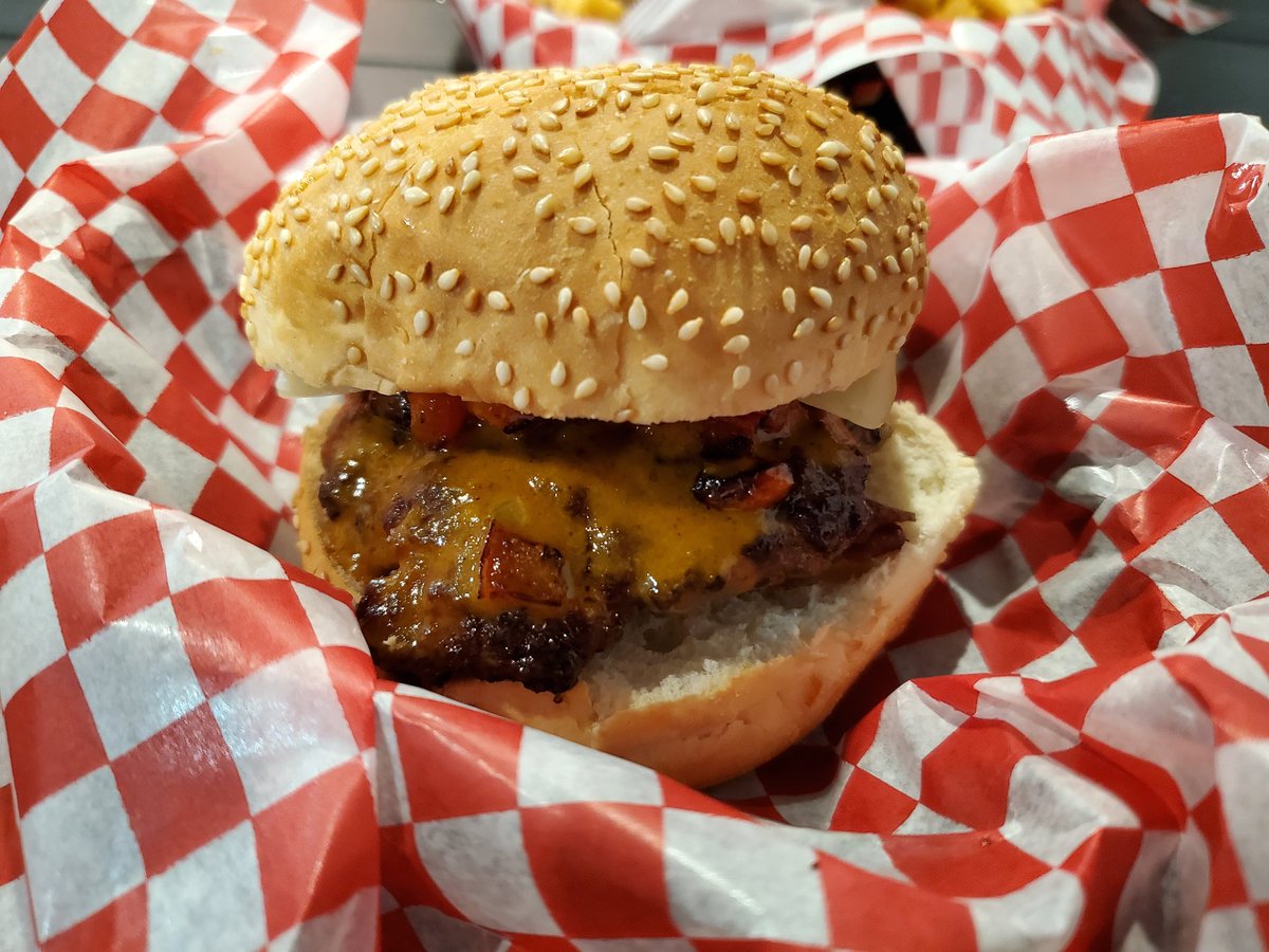 #YFCBurgerBattle20 burg #29: the Maple Curry Frederictonian from The Drome. Pretty tasty: cheese, bacon, sauteed bell peppers and a delightful maple curry sauce. A fine finale to my BurgerQuest!