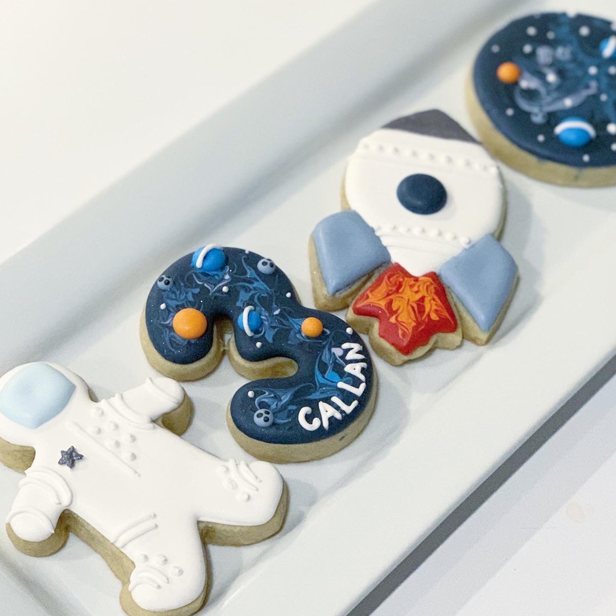 I’ve always LOVED space & I was so excited to get this order! Such a cute theme 💫 ☄️🌎🚀 
.
.
.
#spacecookies #rocketshipcookies #astronautcookies #royalicingcookies #sugarcookies