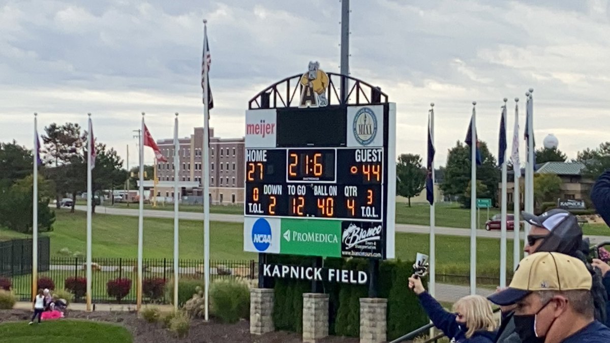 DaRealCoachO's tweet photo. And that’s a wrap for Game 1 in the State of Michigan and Game 1 for Division 3! Trine wins 44-27

@TrineUniversity @TrineBlue @MIAA1888 @NCAADIII @d3football https://t.co/fTe57Aradl