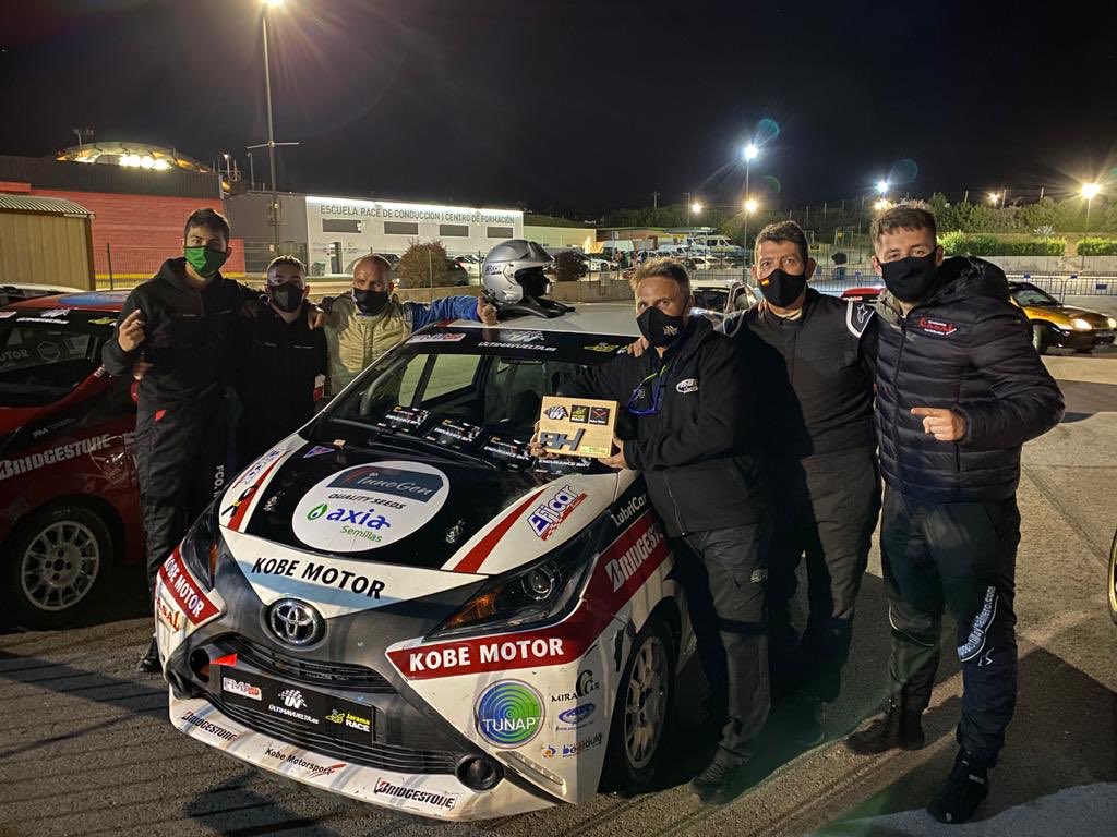 Día espectacular en la resistencia endurance de 8 horas en la q terminamos campeones con una ventaja de tan solo 7 segundos al segundo. Increíble trabajo de todo el equipo y de mis compañeros q lo han dado todo. Nos vamos para casa muy contentos por haber vivido esta experiencia!