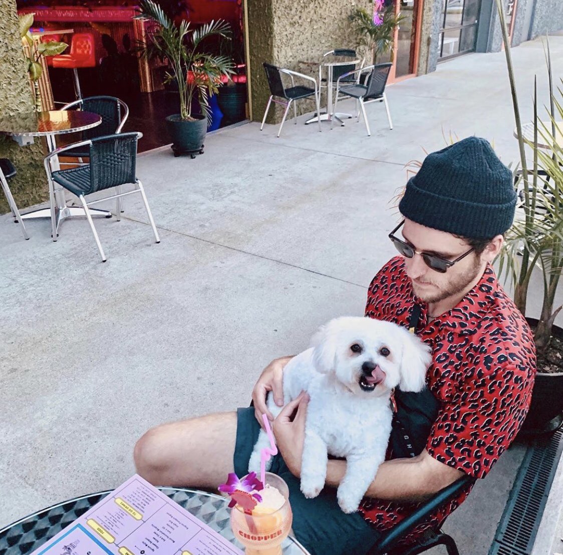 6 9 d e g r e e s ! Come enjoy a Fall drink with your best f r i e n d ! 🍁🎃🍹🍂

HULA-WEEN CONTINUES TONIGHT TIL 11PM! 🧡🖤👻🧟‍♀️

P: @dogfriendlynash