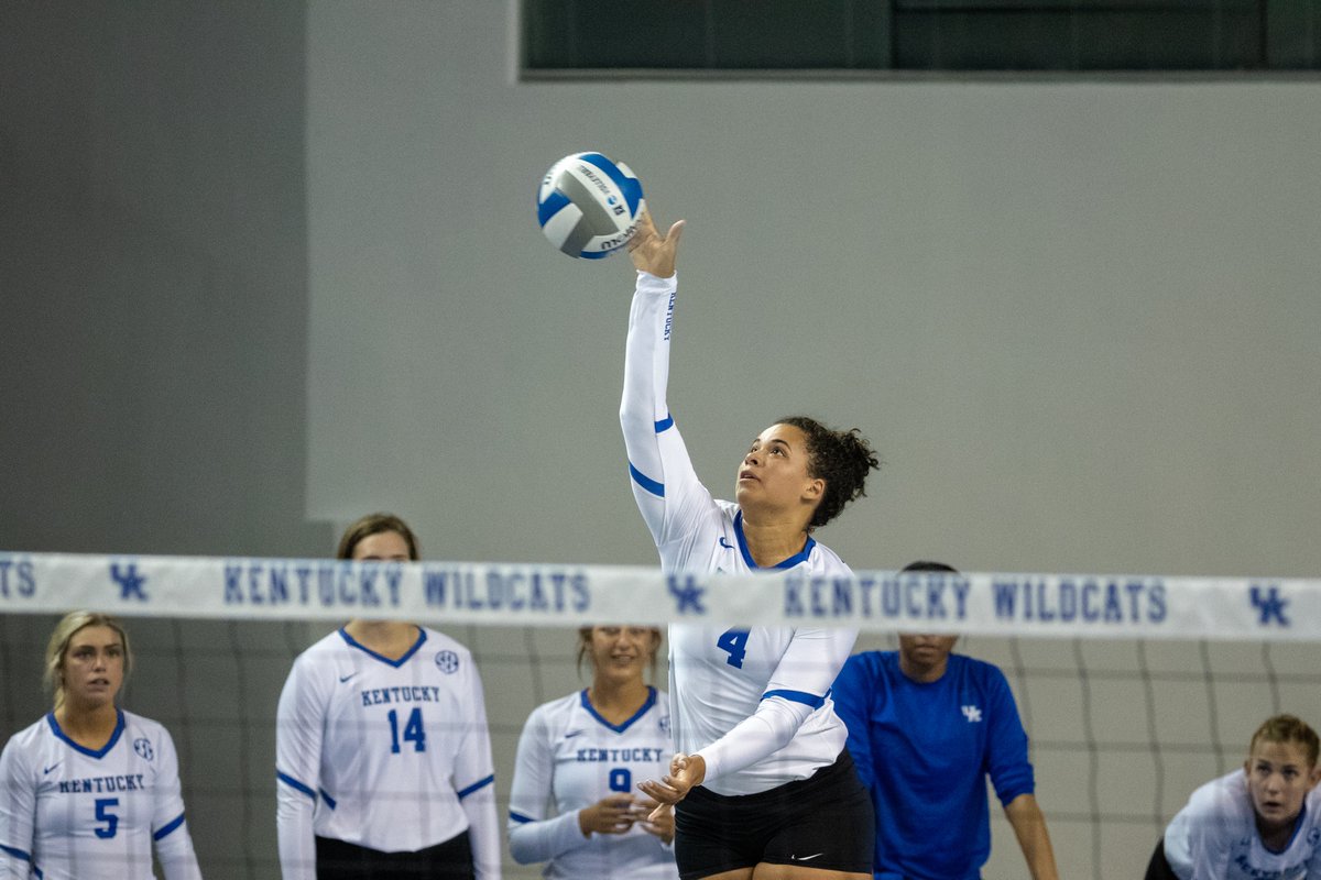UKAthletics's tweet image. Passport Health Plan’s #CatsInTheCommunity Spotlight:

Senior @averyskinnerr of @KentuckyVB has served over 110 hours of community service over the last year through the @PassportHealthP #CatsInTheCommunity program!