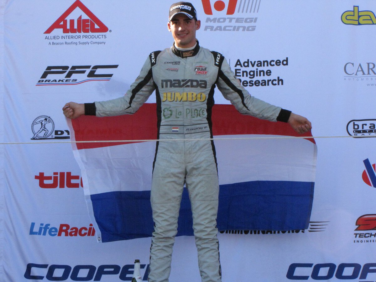 HenriFaun's tweet photo. Tijdens de tweede race van de #HarvestGP had Rinus VeeKay het lastiger dan gisteren. Maar het goede nieuws is dat Rinus zich over 3 weken tot Rookie of the Year mag gaan kronen*

Daarmee treedt hij in de voetsporen van @ArieLuyendyk (1985) en @robertdoornboss (ChampCar, 2007). https://t.co/IsQd3WNuFu
