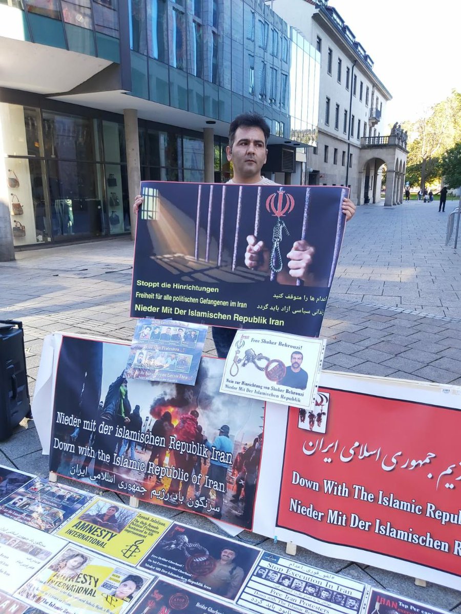 No_ToExecution's tweet photo. تظاهرات امروز شنبه ۳ اکتبر ۲۰۲۰ در شهر #اشتوتگارت #آلمان در دفاع از زندانیان سیاسی محکوم به اعدام... #اعدام_نکنید #لغو_فوری_اعدام #حیدر_قربانی
#Stuttgart #Germany #DoNotExecute #DeathPenalty #EndToExecutions #FreePoliticalPrisoners #Haydar_Ghorbani
#SaveHaydarGhorbani https://t.co/d5JJRJ8B1S