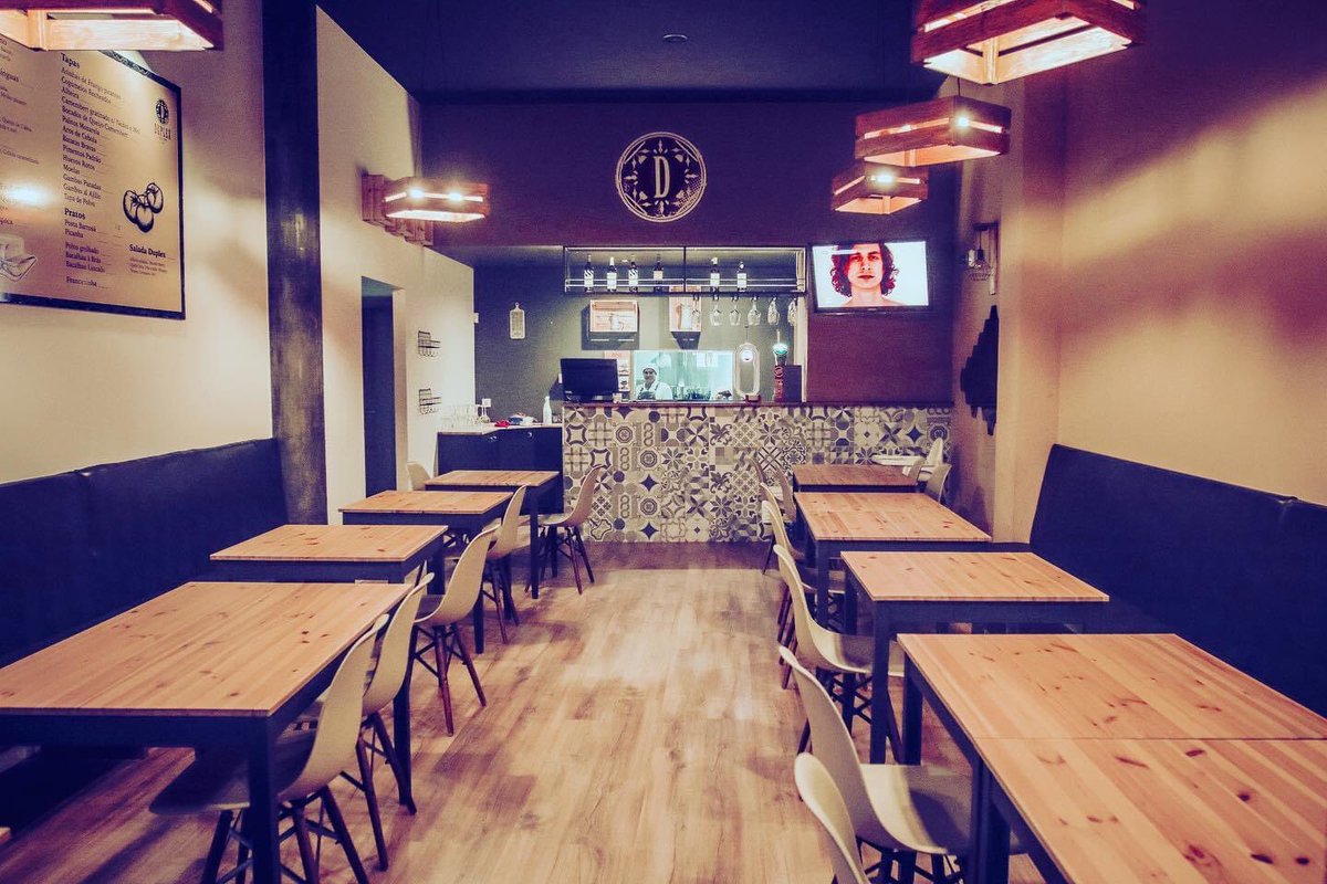 RGProd_'s tweet photo. Ontem foi dia de gravações de vídeo promocional de um novo espaço em Valença do Minho 📍
Duplex Bar &amp; Tapas 🥘 
Visitem ⁉️
Photo #RGProd 📸
#restaurante #photography #new #francesinha #tapas #bar https://t.co/dMTBZNWDxe