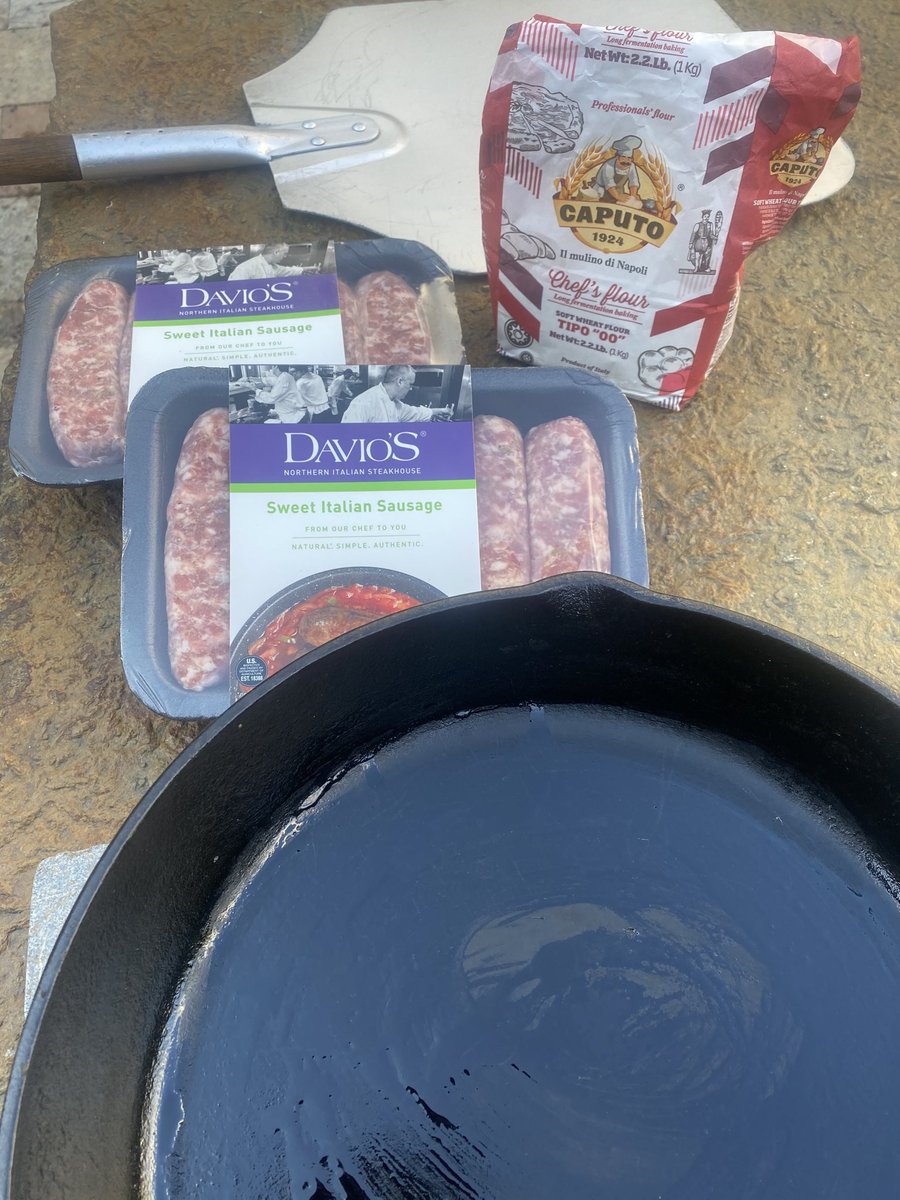 What a great night for #pizza  the #pizzaoven is hot...time to prep ⁦<a href="/daviosboston/">Davio's Northern Italian Steakhouse</a>⁩ with my must have sweet #italian sausage! ⁦<a href="/SteveDiFillippo/">Steve DiFillippo</a>⁩ #Italy