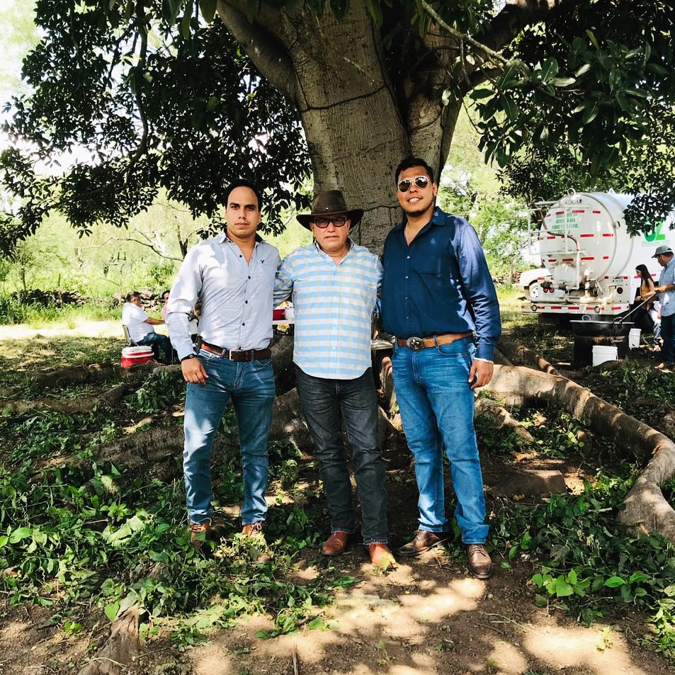 GabrielCanoMx's tweet photo. Con el gusto de compartir con gente que se estima, experiencia y juventud.
Lo mejor está por venir. Saludos, les abrazo.
#SomosOZ🌴 
@OscarZepedaAut https://t.co/grtPgHsVfO