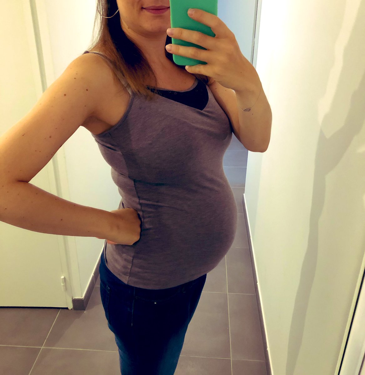 La_Wine11's tweet photo. Et on attaque le 6eme mois ensemble avec #bebekoala. #mumtobe #grossesse #24SA https://t.co/MqlMmrwkjL