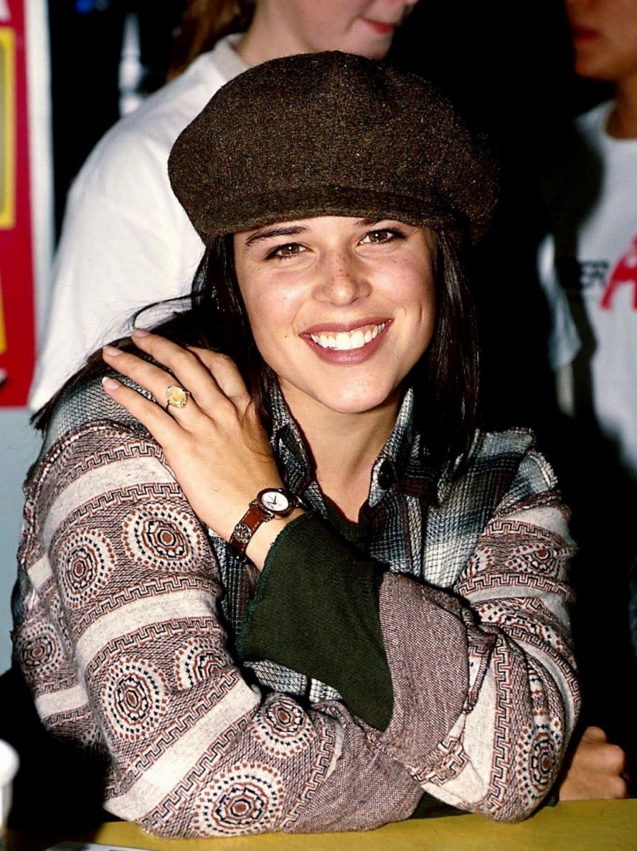Happy birthday to neve campbell i love her so much <3 