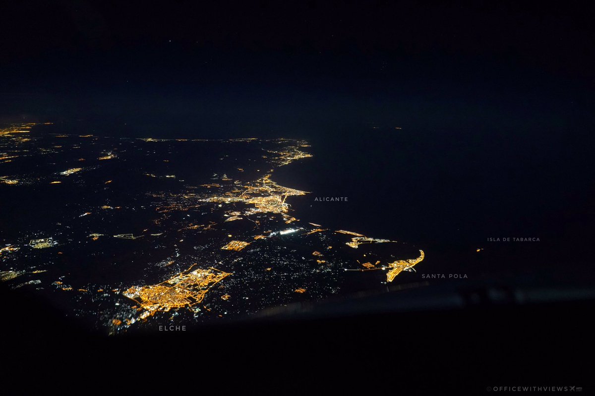 officewithviews's tweet photo. #BuenasNoches #Mediterraneo 
Vuelo de Jerez a Mallorca , FL370 y 470 KTS de GS ,directazo de @controladores 🙂👍🏻✈️ y a disfrutar de las vistas!! #Elche #SantaPola #Tabarca #Alicante (hilo👇🏼) https://t.co/ODPdfcsiy1