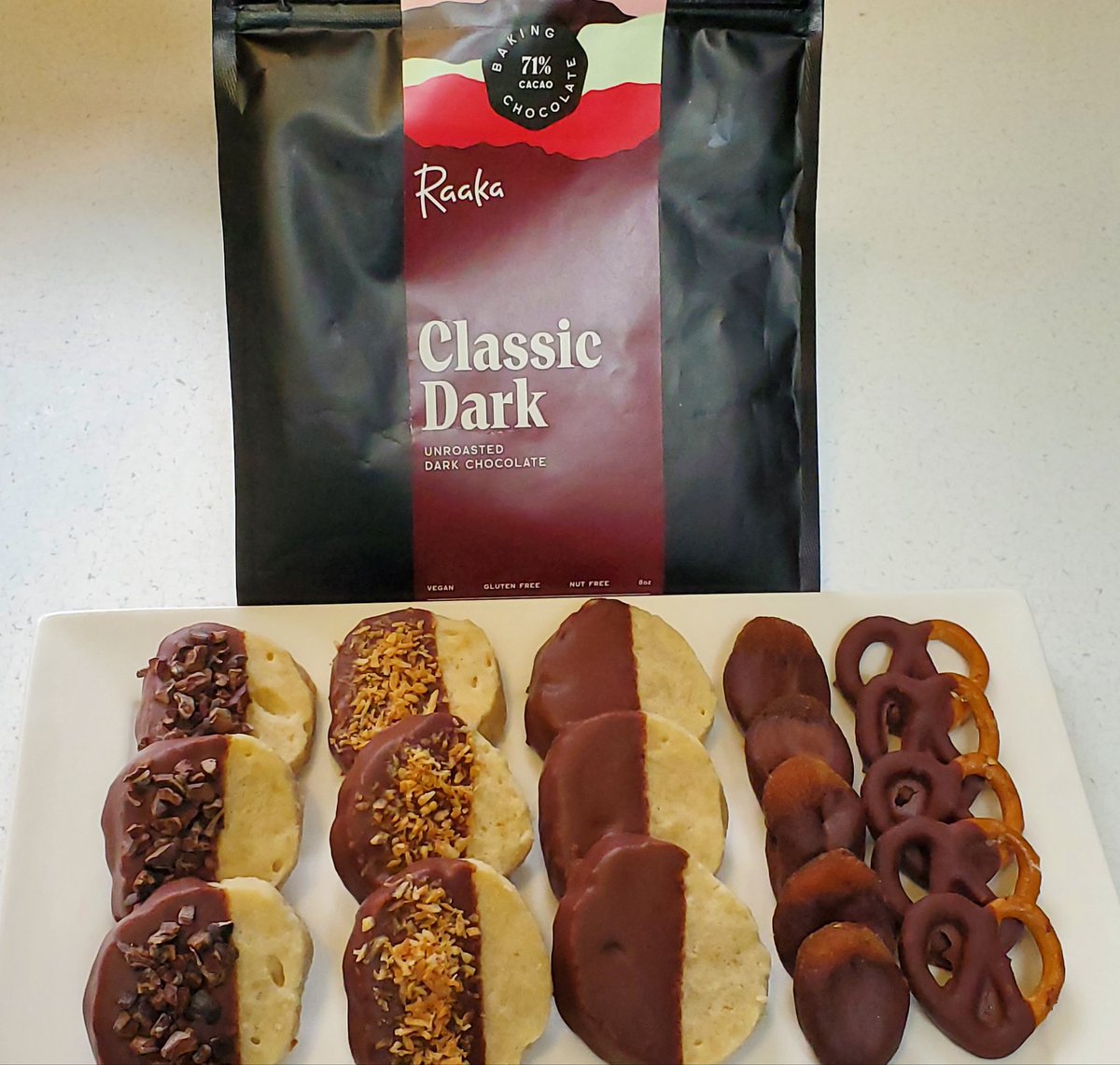Victoria Cooksey (@victoriacrandom) on Twitter photo #veganshortbreadcookies dipped in #veganchocolateganache
<a href="/RaakaChocolate/">Raaka Chocolate</a> #raakachocolate 71% #zorzalcacao #bakingchocolate #chocolate #veganchocolate #ganache #veganshortbreadcookies dipped in #veganchocolateganache
<a href="/RaakaChocolate/">Raaka Chocolate</a> #raakachocolate 71% #zorzalcacao #bakingchocolate #chocolate #veganchocolate #ganache