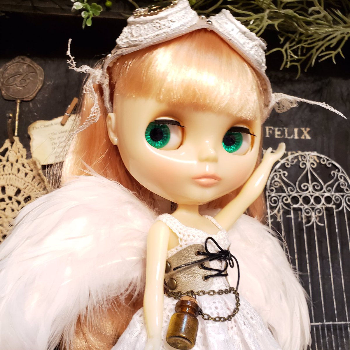 pmmasa33's tweet photo. 天使の日👼
ゴーグル aki0seasonさん
洋服、羽 tuzzy muzzyさん
#ブライス
#私は誰?
#ブライス誰かわからない
#半透明肌
#aki0season
#tuzzymuzzy https://t.co/VK24VJ8YDO