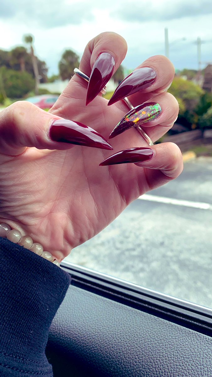 New nails who dis? #stilettonails
