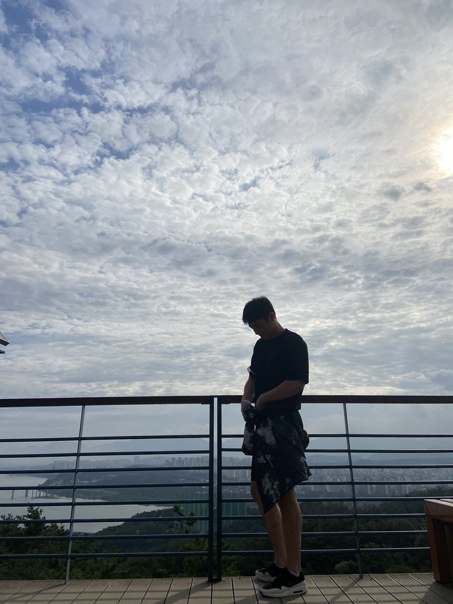 데뷔 8주년 감사합니다
시간이 빠르네요
ありがとうございます😊
時間早いな。。。