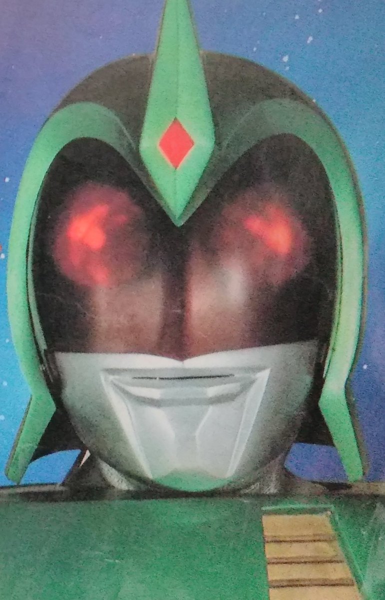 アンドロメロスのコスモマスクの変化／1枚目：イラスト版、2枚目：目