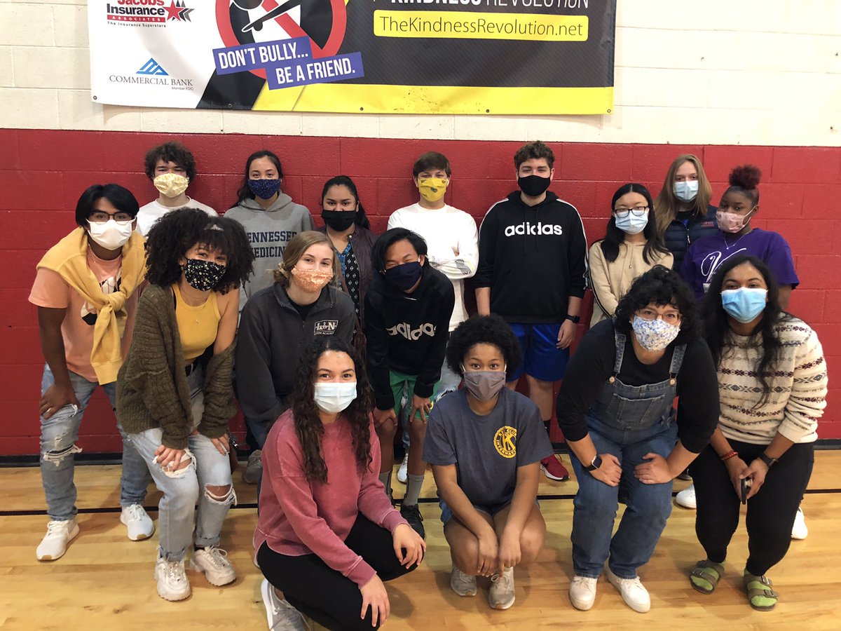 lnstemkeyclub's tweet photo. The best part of Key Club is working together to serve others! 
Our @lnstemac Key Club in-school and virtual members served on Saturday at @YWCAKnoxville Phyllis Wheatley Center, helping to jump start their library project. Can’t wait for Phase 2! @ktkeyclub @Kiwanis https://t.co/1rj4WSSg9G