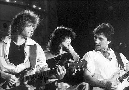 RadioTiranaPL's tweet photo. Banda i Wanda zespół zadebiutował w sylwestrową noc 1982/83 w audycji Programu III Polskiego Radia. Liderką zespołu była Wanda Kwietniewska. Zespół koncertował nie tylko w Polsce, ale i w NRD, Czechosłowacji i krajach kapitalistycznych. #MuzykawPRL #KulturawPRL https://t.co/Gtr0nC8qIM