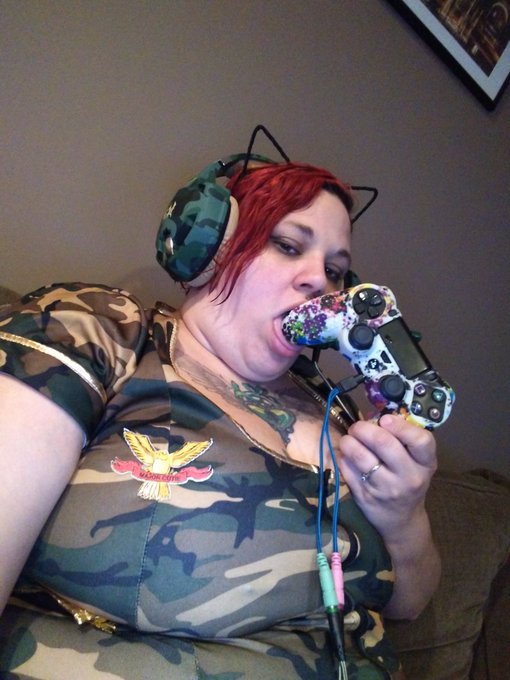 Who wants to play a game with me come book a live session with me https://t.co/3KCKSXYPaX