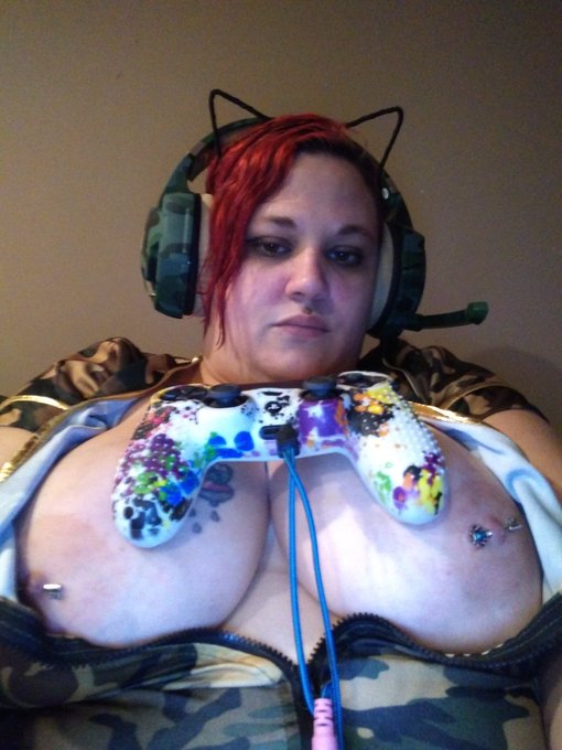 Who wants to play a game with me come book a live session with me https://t.co/3KCKSXYPaX