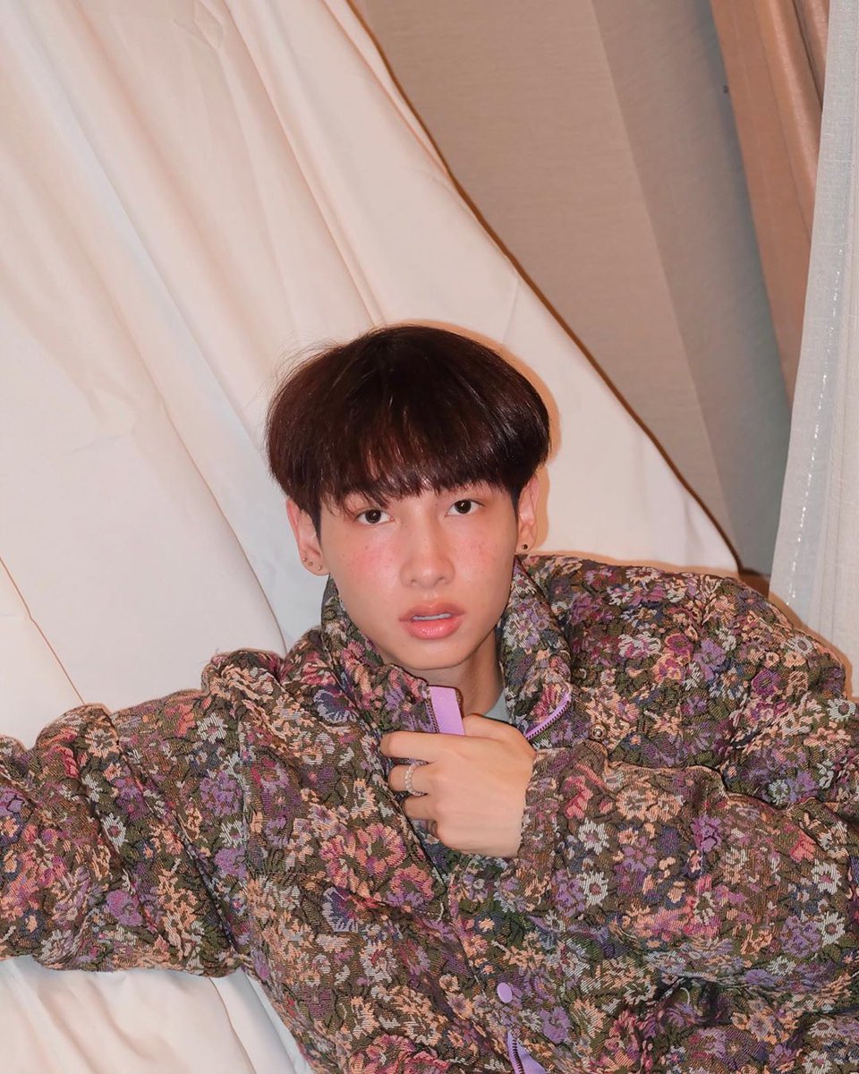 solllouooo's tweet photo. 陪滚宝度过的第二个生日
阿塔潘小可爱生日快乐呐
🎂🎂🎂

#GunATpBirthday27th https://t.co/O8ljrvQuj9