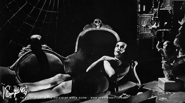 marixapanda's tweet photo. Have a fun and horrorific weekend #HorrorFamily Enjoy the first #OctoberWeekend ⚰️🦇🪦🩸🎃💀👻 https://t.co/tSpMevNJCQ