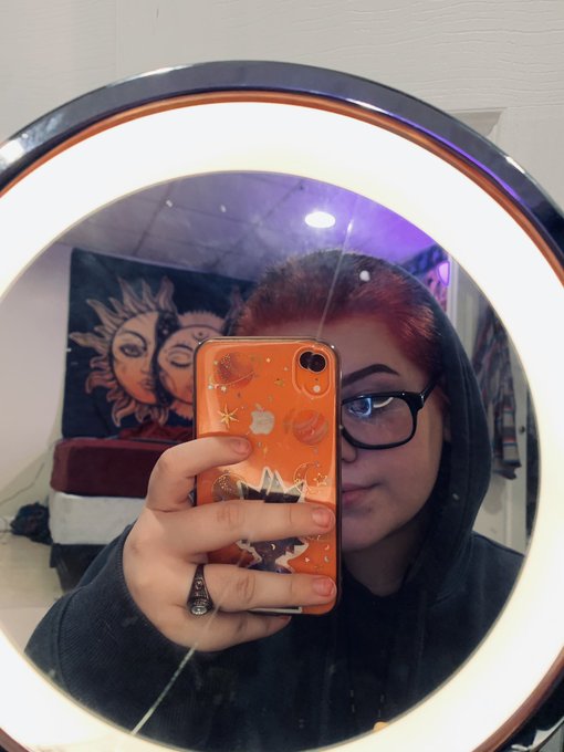 told y&rsquo;all i shaved my head please give me ✨l o v e✨ https://t.co/FnI2fmGVc5