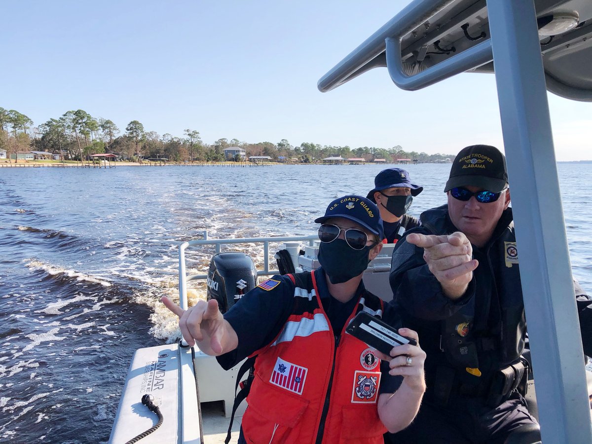 USCGHeartland's tweet photo. Marine environmental response teams continue w/post #HurricaneSally vessel assessments. Every vessel assessed helps @USCG determine if immediate action is required. Thanks to @MyFWC @ALEAprotects, we expedited operations to identify environmental impacts from #Sally. https://t.co/kPwYIlgT5t