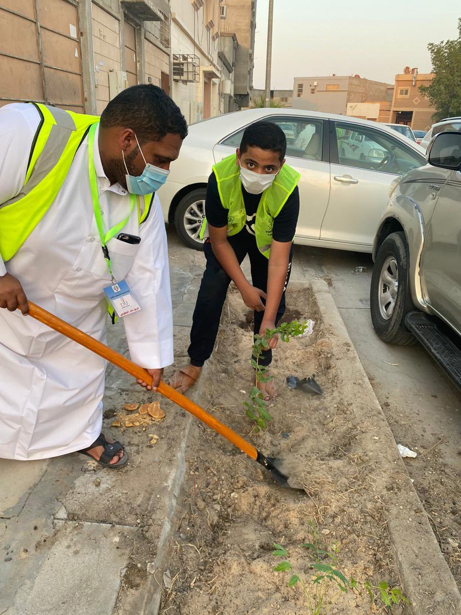 ACDK4166's tweet photo. صور من فعالية الأحساء تغرس.. حيث شارك فريق بادر التطوعي التابع للجنة بزراعة الشتلات في الكلابية والمقدام وأحياء البستان وجواثا والرفاع. https://t.co/Dd4TXEag6u