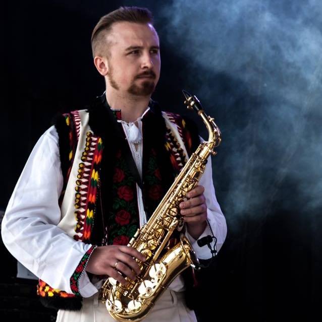 Юрій Коневич - ліричний тенор з великим сценічним досвідом демонстрації свого таланту класичного вокалу. Юрій співав в хорі Відлуння та церковному хорі, народному колективі, як соліст. Спів - це його життя. 

#mtlukiefest2020 #muf2020 #mtlukiefest #volyabeer #virtualmtlukiefest