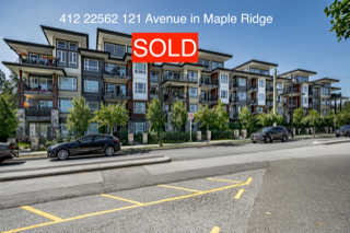 25Kitty's tweet photo. I just sold a beautiful 990 SQ FT LOFT unit in Maple Ridge! https://t.co/JVCpfK5oSV