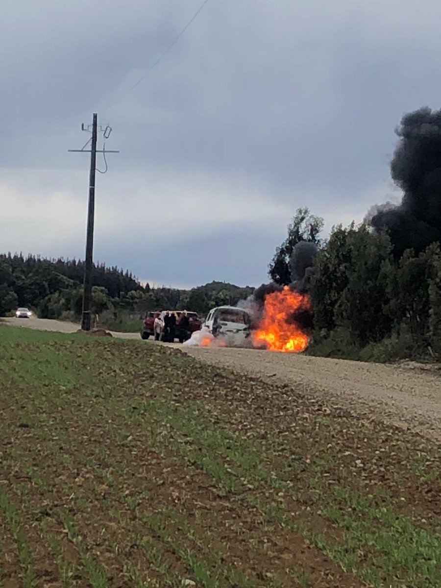 Pedro no estaba protestando, no atacó a nadie ni tenía el rostro cubierto. Tampoco arrancaba de Carabineros. Pedro estaba trabajando y fue ejecutado por un asesino.

400 mil tweets anoche por el accidente del puente. ¿Cuántos tweets para Pedro, asesinado hoy?

#JusticiaParaPedro