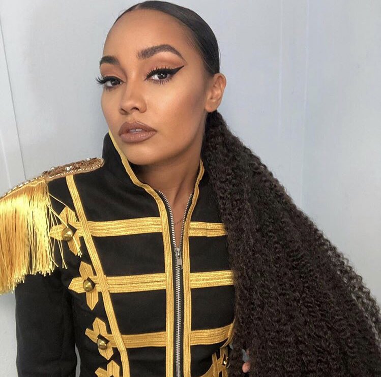 leigh anne siendo la diosa de los cat eye  #HappyLeighDay