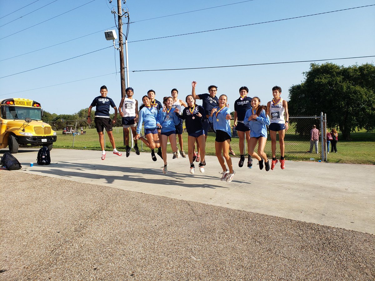 Coach_Jensen07's tweet photo. Another great day to be a Carroll Tiger. Congratulations to the girls xc team for their 1st place finish today and are awesome boys 2nd place finish.
Charlotte Denardo 1st place, Michelle Bermudez 2nd, Mariah Gamez 3rd, Julia Vasquez 5th, Aubrey Flores 11th, Sydney Quimby 12th. https://t.co/Wul244oxtr
