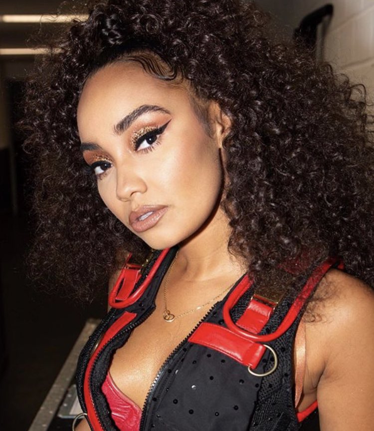 leigh anne siendo la diosa de los cat eye  #HappyLeighDay